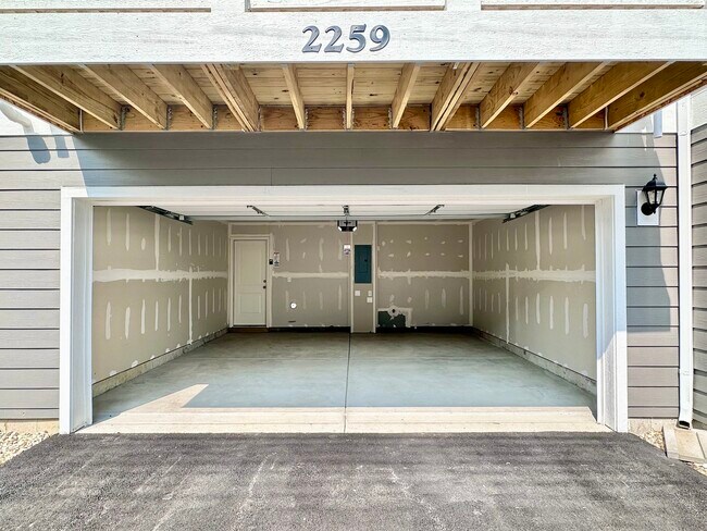 Building Photo - 2259 Glacier St