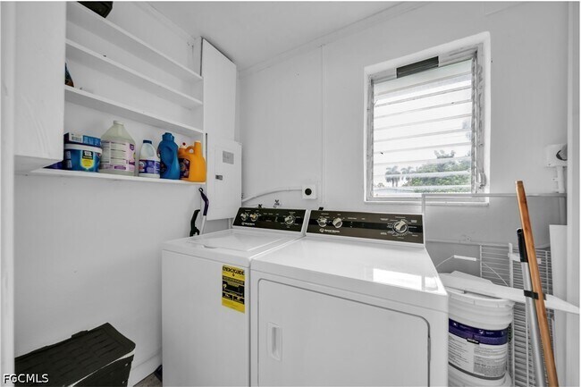 Building Photo - 77 Glenmont Dr W