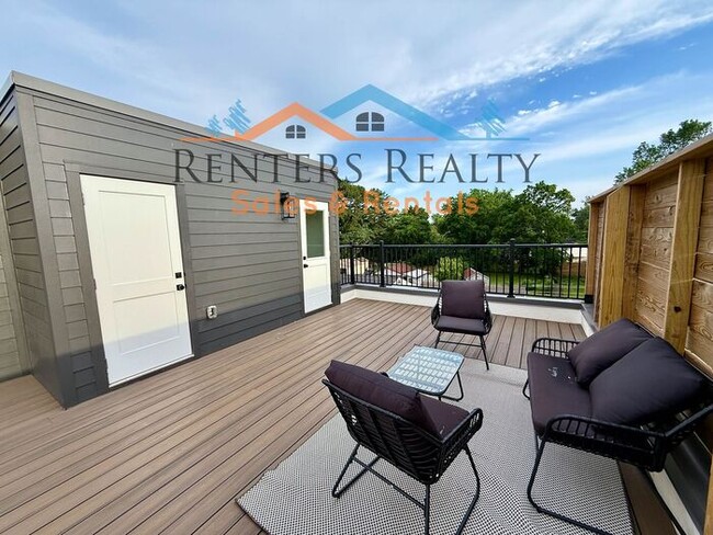 Building Photo - Stunning 3 Bedroom with Rooftop Terrace