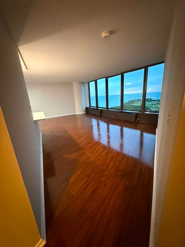 Building Photo - 505 N Lake Shore Dr