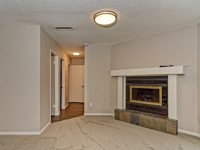 Building Photo - Remodeled Home On Quiet Cul-de-sac