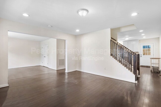 Building Photo - 819 Kinney St