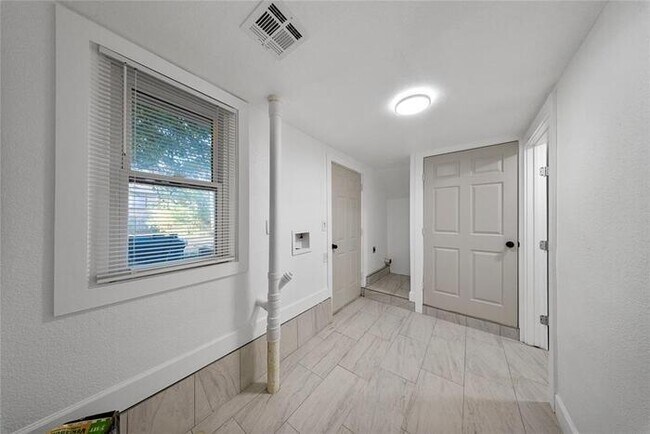 Building Photo - 2421 NW 18th St