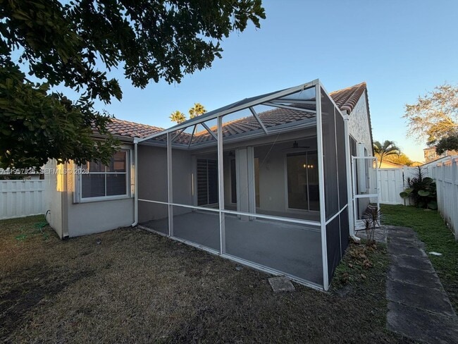 Building Photo - 755 Falling Water Rd