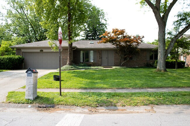 Primary Photo - 6723 Balmoral Rd