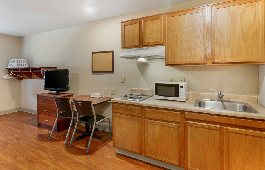 Building Photo - Furnished Studio-Kansas City - South - I-49