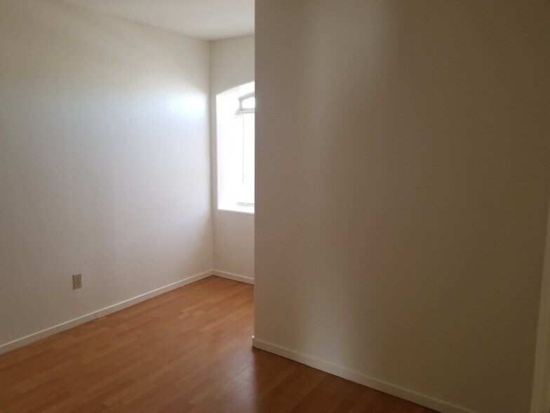 Building Photo - 6109 Crockery St