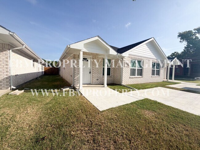 Building Photo - 114 E Camden St - Brand New 2 Bedroom, 2 Bathroom Duplex Located in Rice, TX!