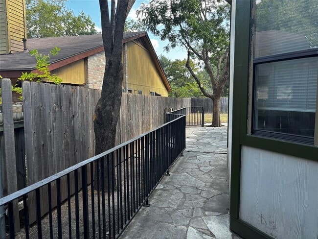 Building Photo - 12413 Deer Falls Dr