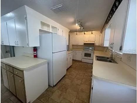 Building Photo - 1305 Carr Dr