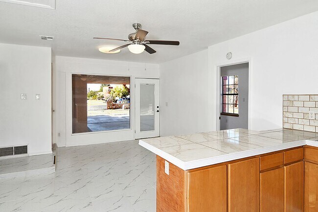 Building Photo - 6621 Vista Hermosa