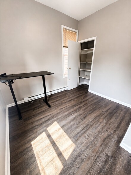 Building Photo - 308 7th Ave W