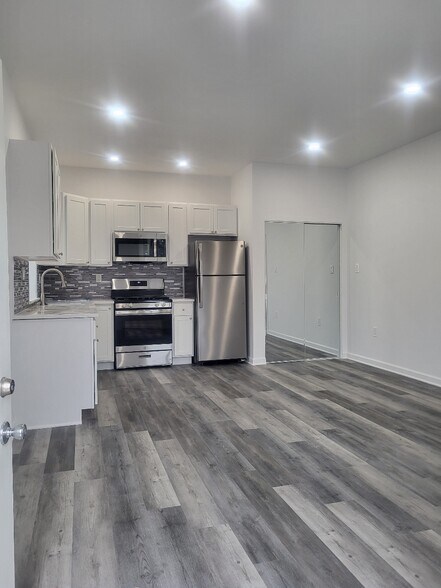 Building Photo - 909 W Moyamensing Ave