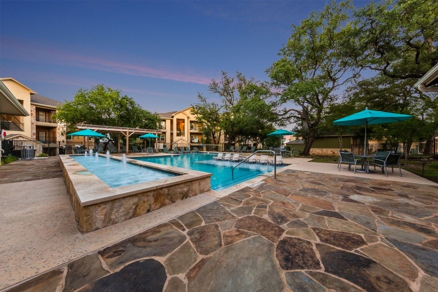 Building Photo - The Vista