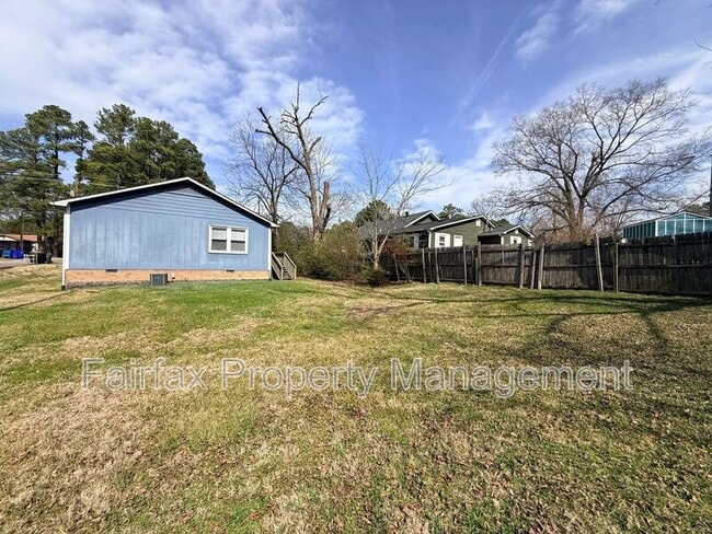 Building Photo - 3221 Dearborn Dr