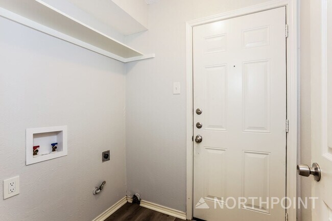 Building Photo - 3 BR/2BA | Newly Renovated Single Family Home |  Gated backyard!