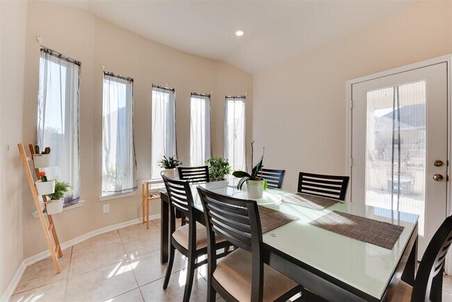 Building Photo - 2013 Granite Pass Dr