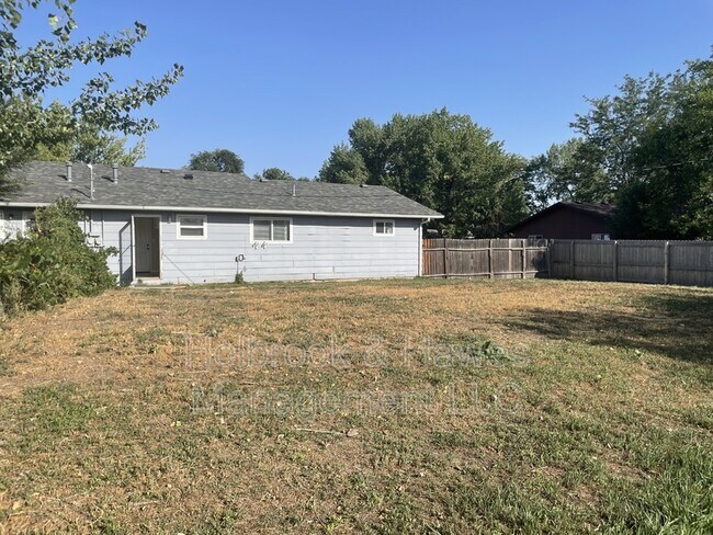 Building Photo - 3613 Highland Dr