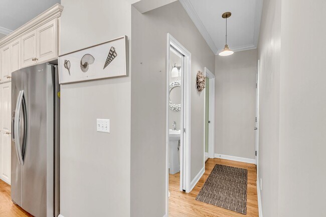 Building Photo - Welcome to the Desirable Landings on Skidaway Island - MIN 6 Month Lease - Fully Furnished