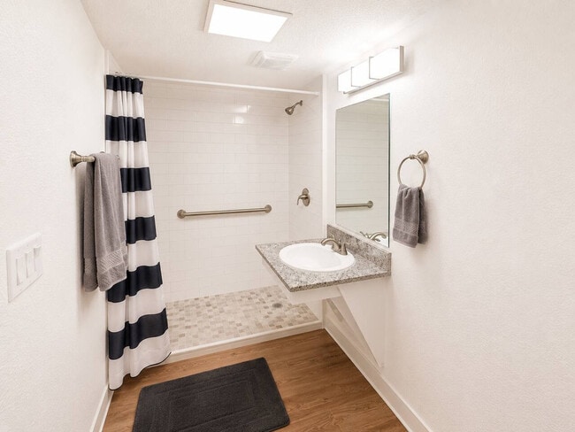 Building Photo - 824 Camino La Costa