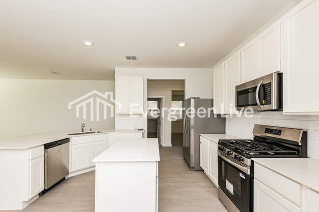 Building Photo - 1220 Dragon Wy