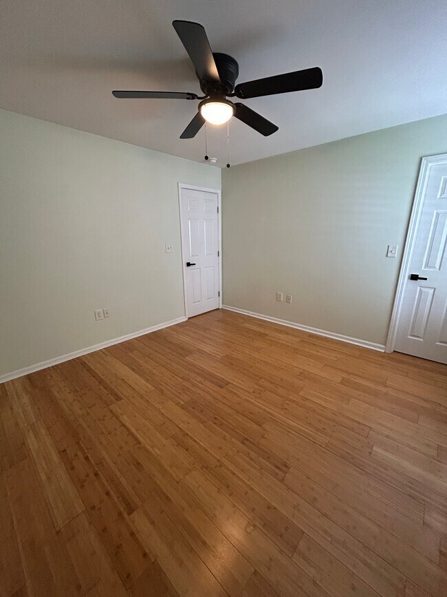 Building Photo - 2412 Brick Dr