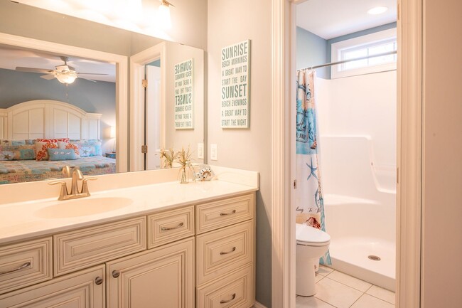 Building Photo - FURNISHED OFF-SEASON MONTHLY RENTAL - AVAI...