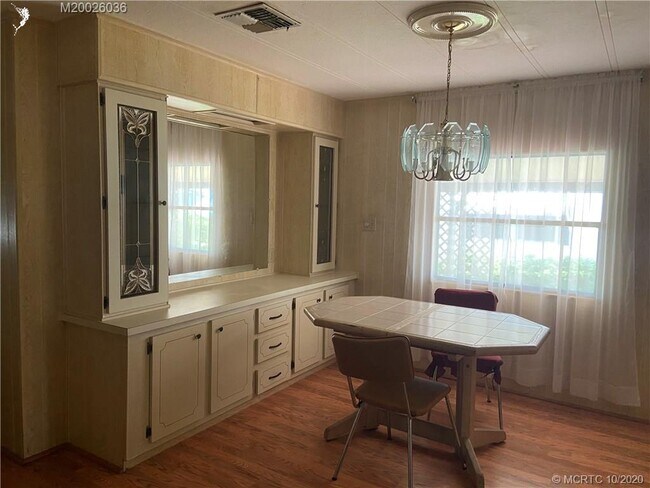 Building Photo - 7777 SE Continental Dr