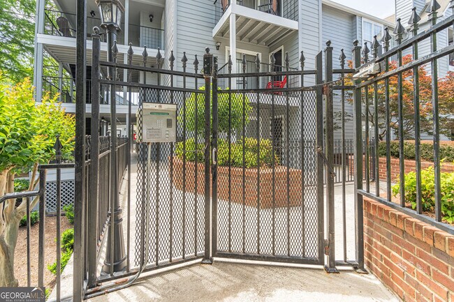 Building Photo - 547 Granville Ct