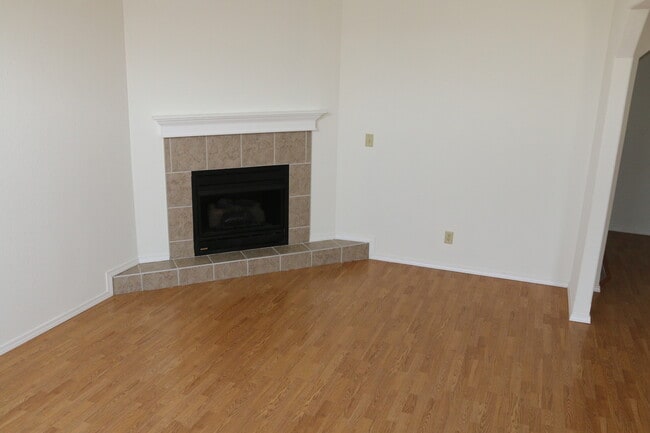 Building Photo - Available 10/7/2025