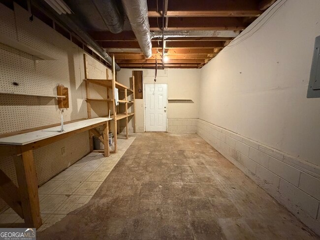 Building Photo - 734 Marthas Dr