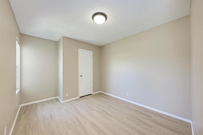 Building Photo - 12408 Deer Falls Dr