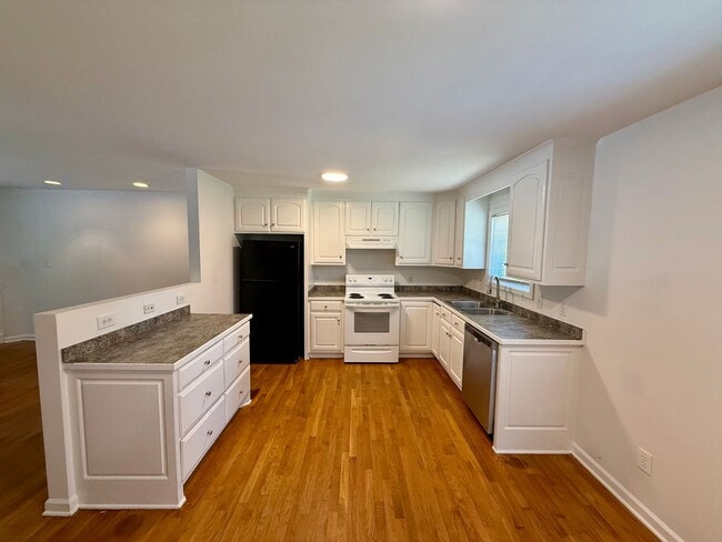 Building Photo - 218 Hickory Forest Rd