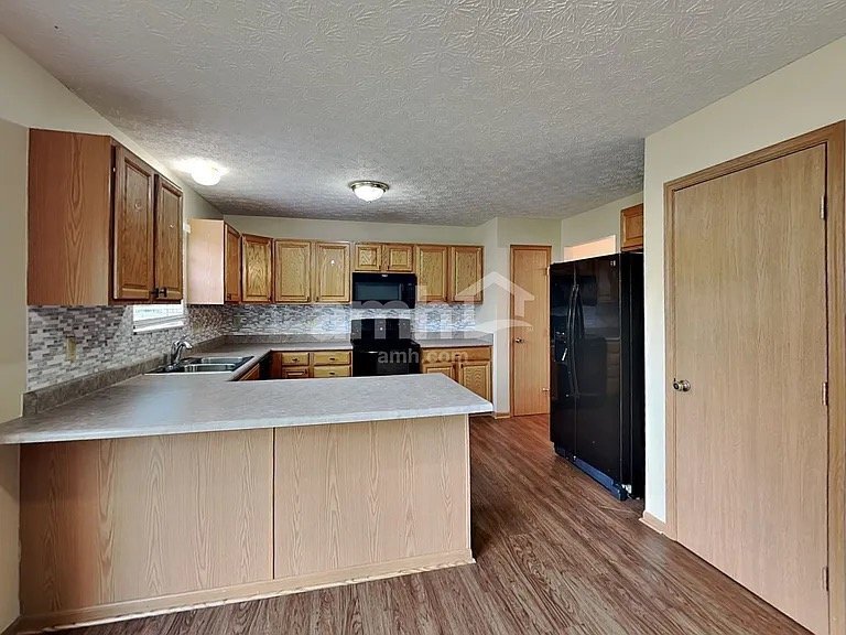 Building Photo - 452 Crestmoore Dr