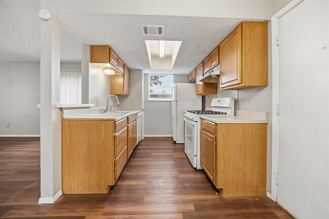 Building Photo - 5202 Nuckols Crossing Rd