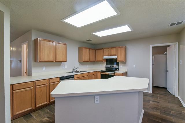 Building Photo - 2106 Delaford Dr