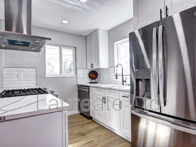 Building Photo - 3033 Leyden St