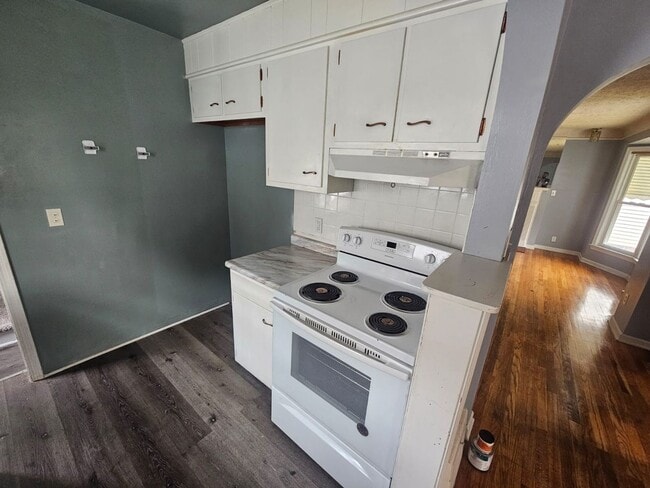 Building Photo - Spacious 3-Bedroom, 2-Bath South Euclid Home!