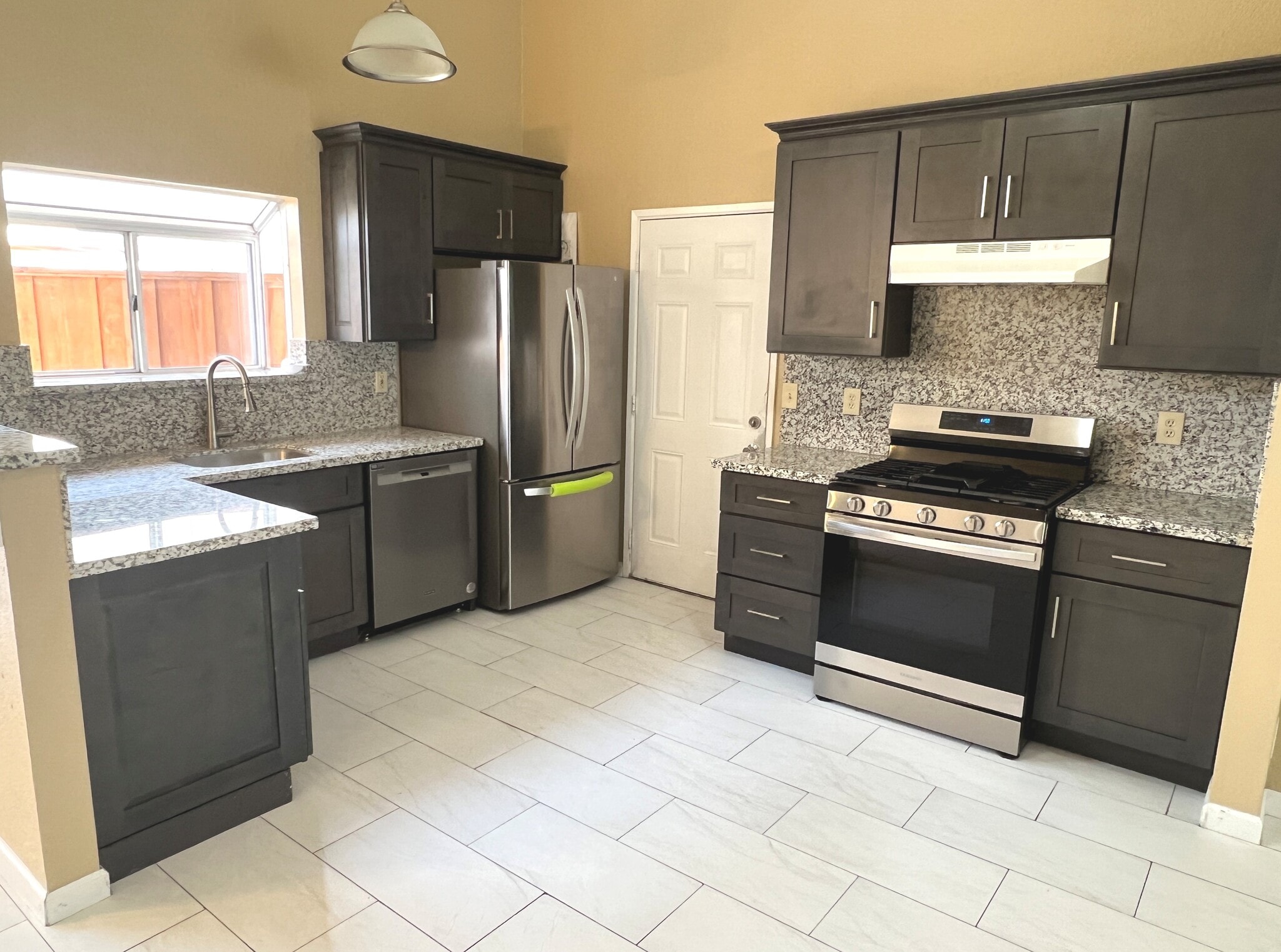 Building Photo - 5354 Meadow Wood Ln