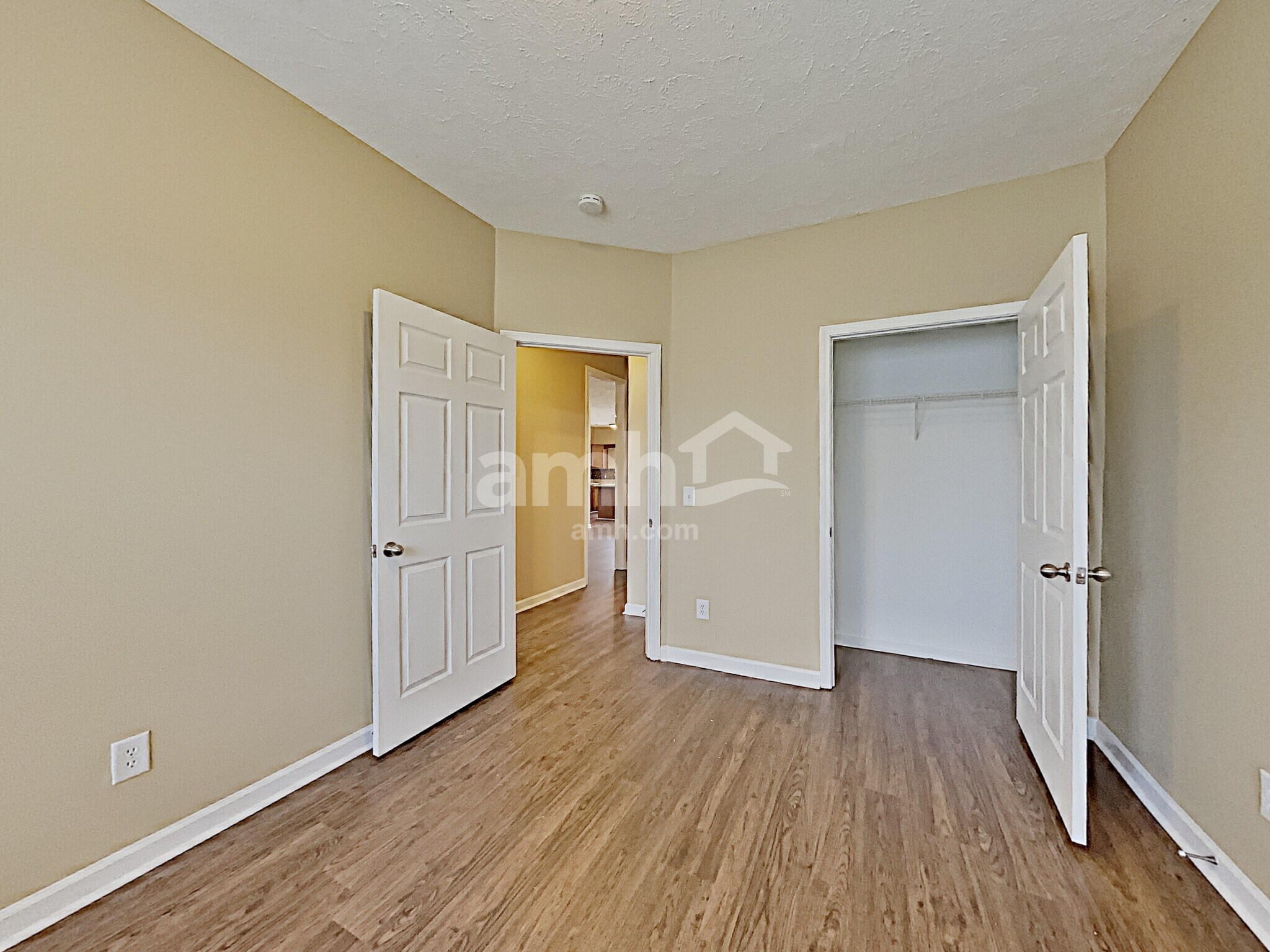 Building Photo - 533 Callie Ave