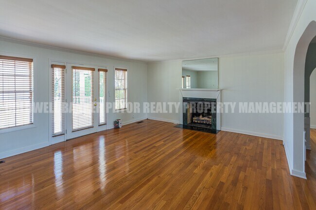 Building Photo - 323 Walsh Rd