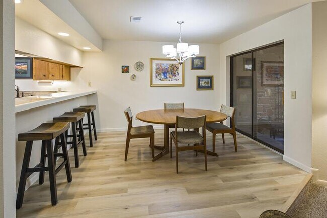 Building Photo - 107 Lachite