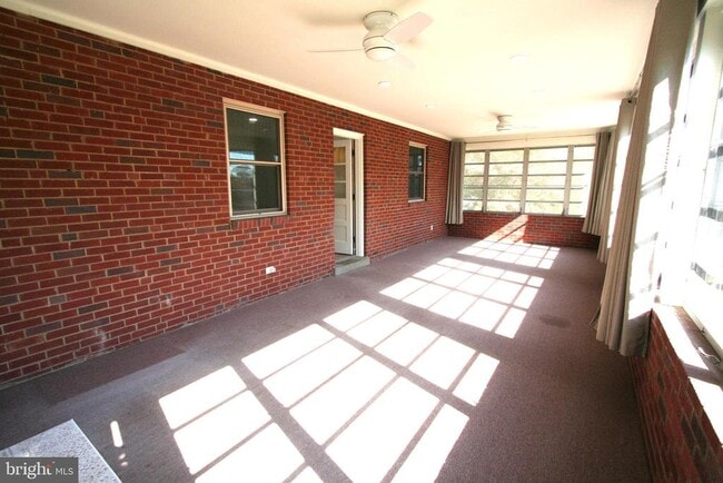 Building Photo - 10104 Towhee Ave