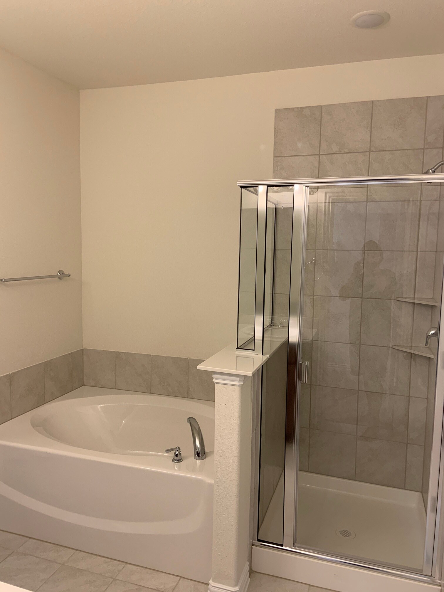 Main Bath - 6214 Heron Dr