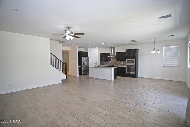 Building Photo - 1087 E Ibis St