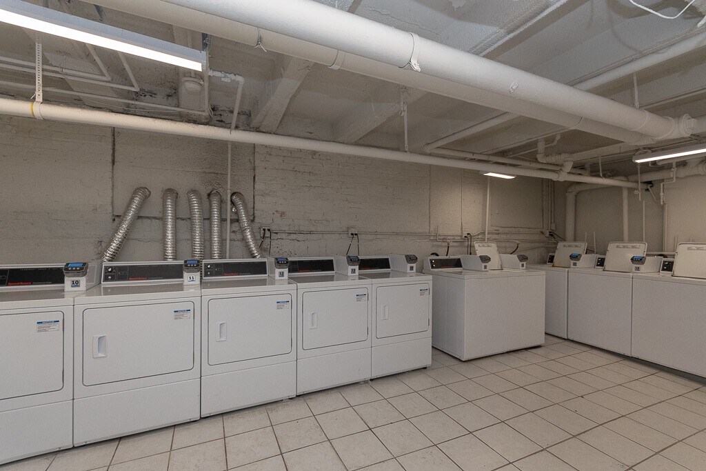 Building Photo - 617 W Patterson Ave