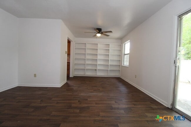 Building Photo - 502 S 9th St