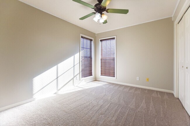 Building Photo - 3886 Stella Dr