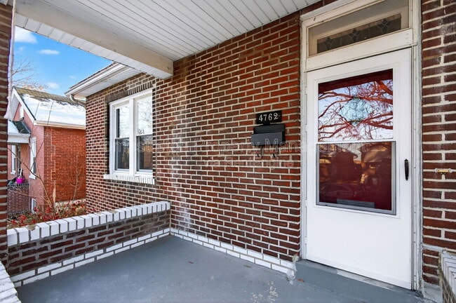 Building Photo - 4762 Alma Ave