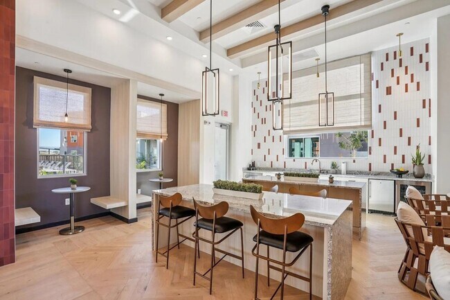 Building Photo - 1161 E O'Neil Dr